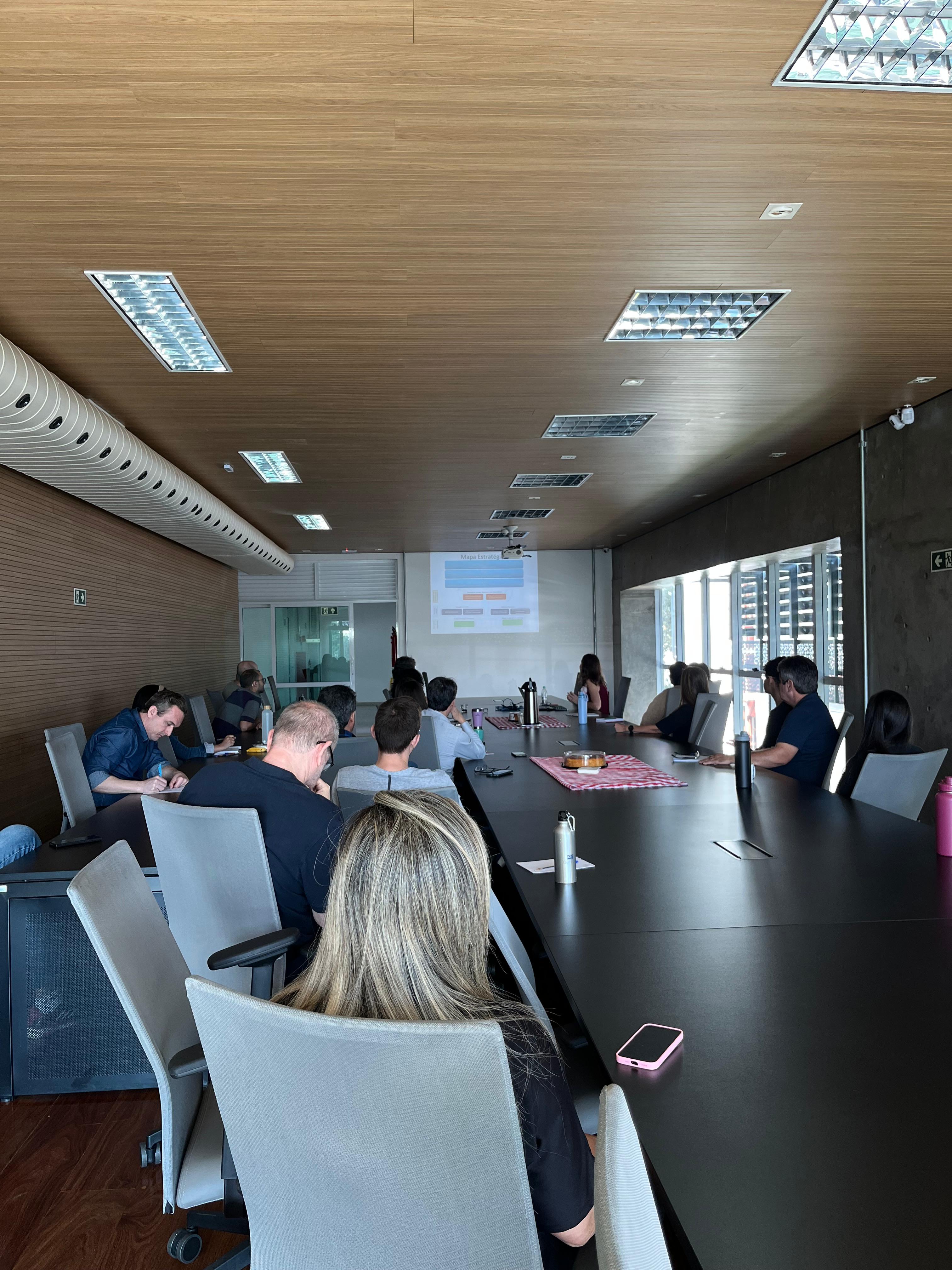 Servidores do IPREJUN participam de reunião de alinhamento e revisão do planejamento estratégico