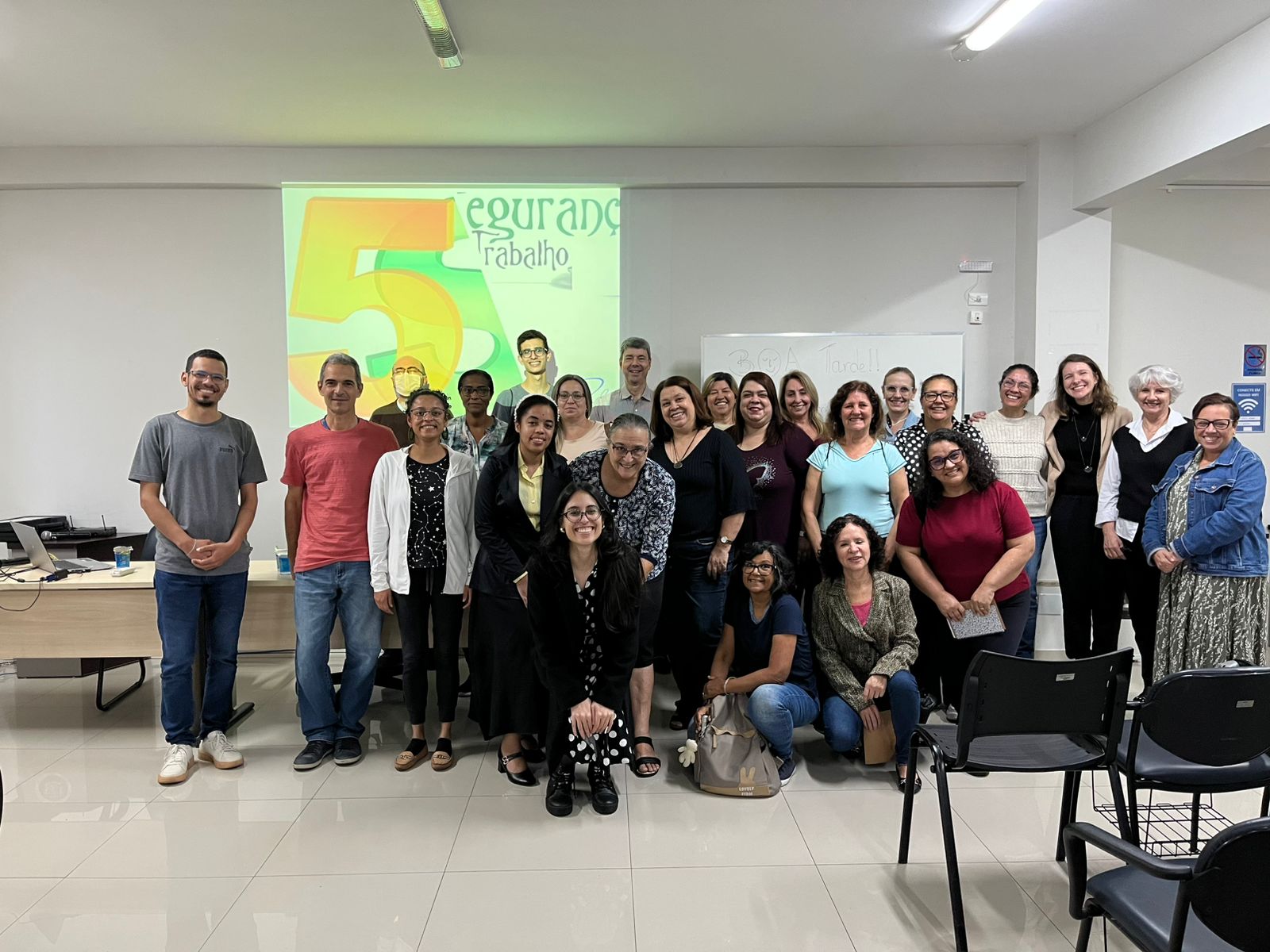 Treinamento oferecido pela EGP sobre a metodologia 5S para servidores e um grupo de aposentados e pensionistas do IPREJUN